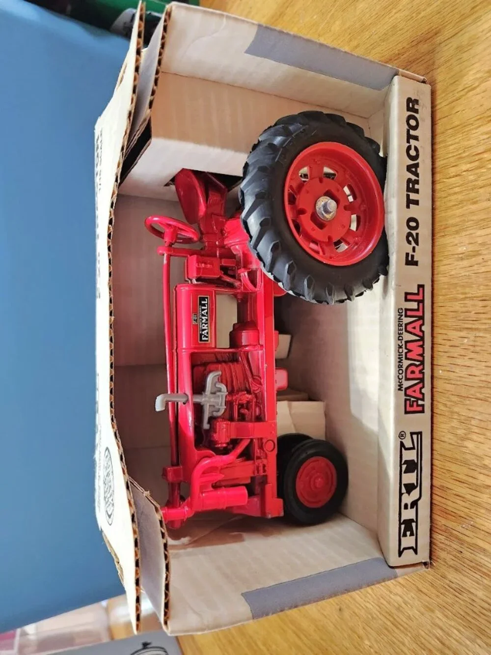 Ertl McCormick-Deering Farmall F-20 Tractor 1/16 scale Die Cast Metal